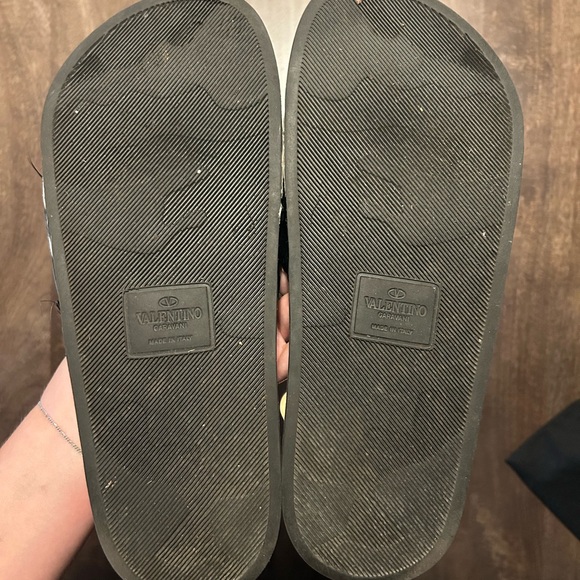 Versace Black and White Feather Slides - Picture 6 of 6